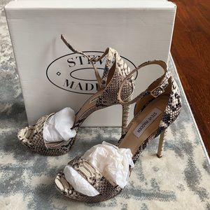 Steven Madden Starlet Snake Print Size 8 Platforms